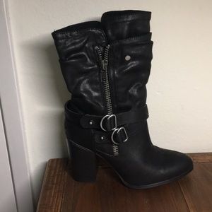 Carlos Santana closed-toe heels